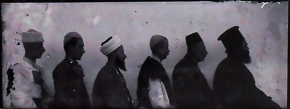 Foto_Archivio_Marubi_3trenino-uomini2-1